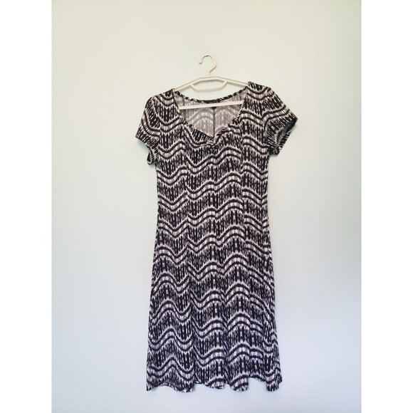 Sami & Jo Dresses & Skirts - Sami & Jo Women L Dress Short Sleeve V Neck Black White Geo Pullover Knee Length